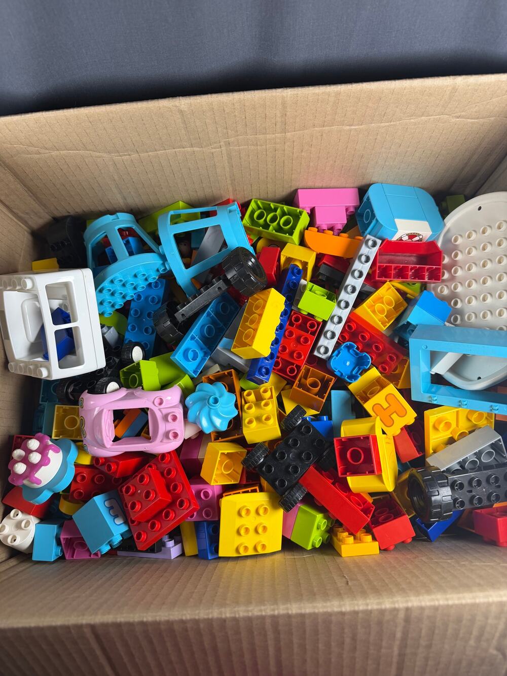 5 lb Lot of Duplo Building Blocks - Mixed Colors and Sizes